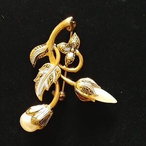 Gold and Cream Nature-Inspired Brooch with Sparkling Crystals